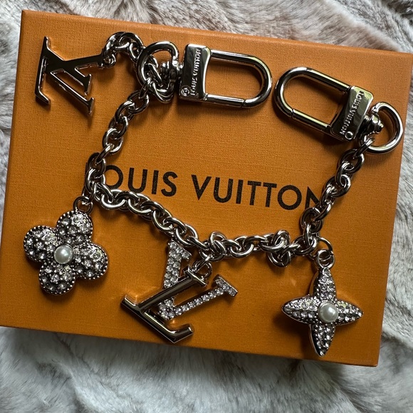 😍Pearl &  Silver Charm Bag Charm - Picture 1 of 8